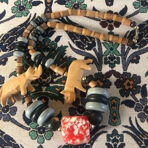 Vintage Wood Elephants necklace 24” approximately